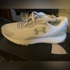 BRAND NEW UA women’s 8
